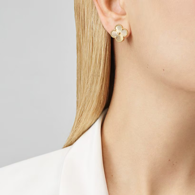 Klee Ohrringe" can be rewritten as "Klee Earrings.