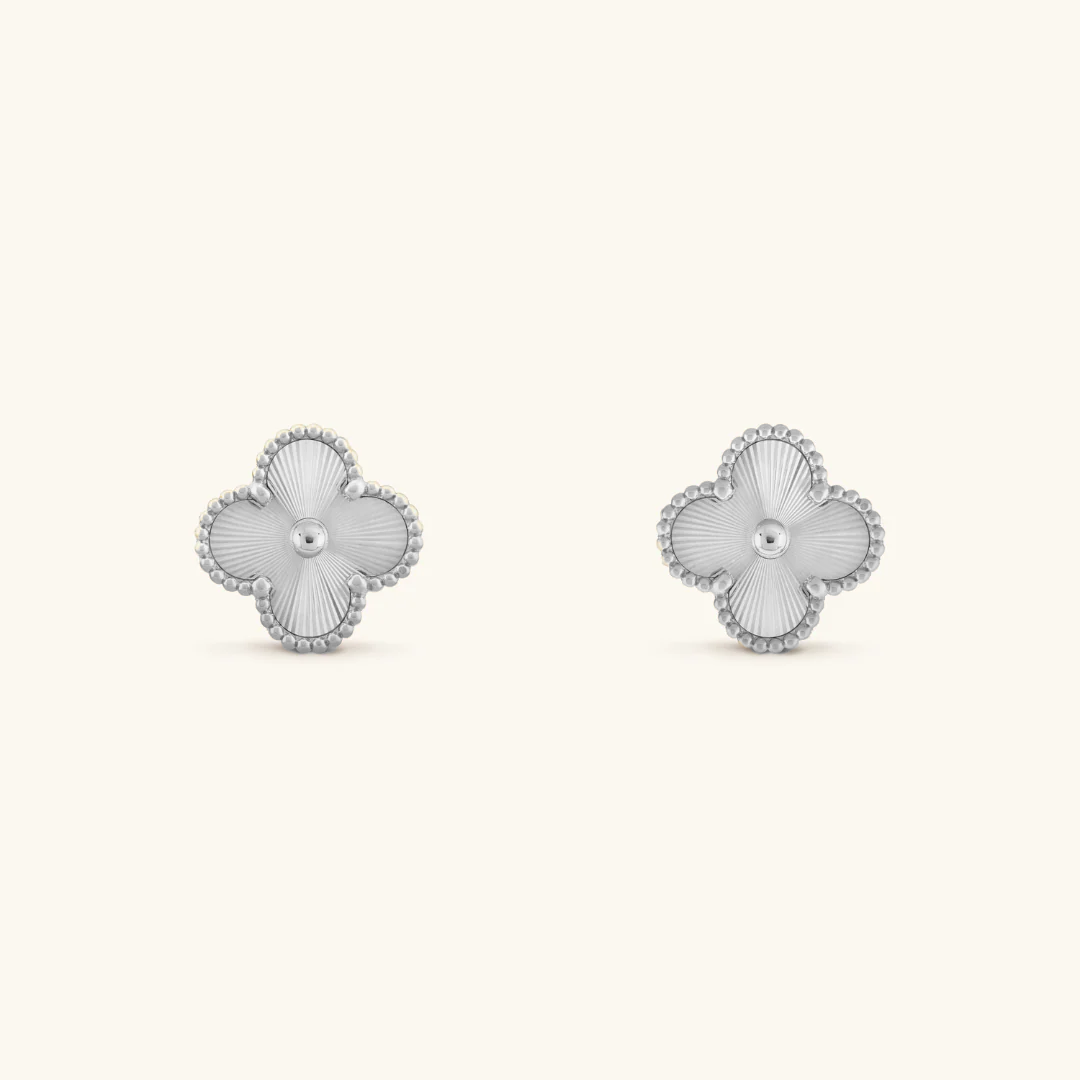 Klee Ohrringe" can be rewritten as "Klee Earrings.