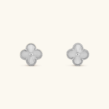 Klee Ohrringe" can be rewritten as "Klee Earrings.